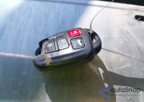 2017 Toyota Corolla Le z USA, uszkodzony, nr VIN 5YFBURHE4HP625309